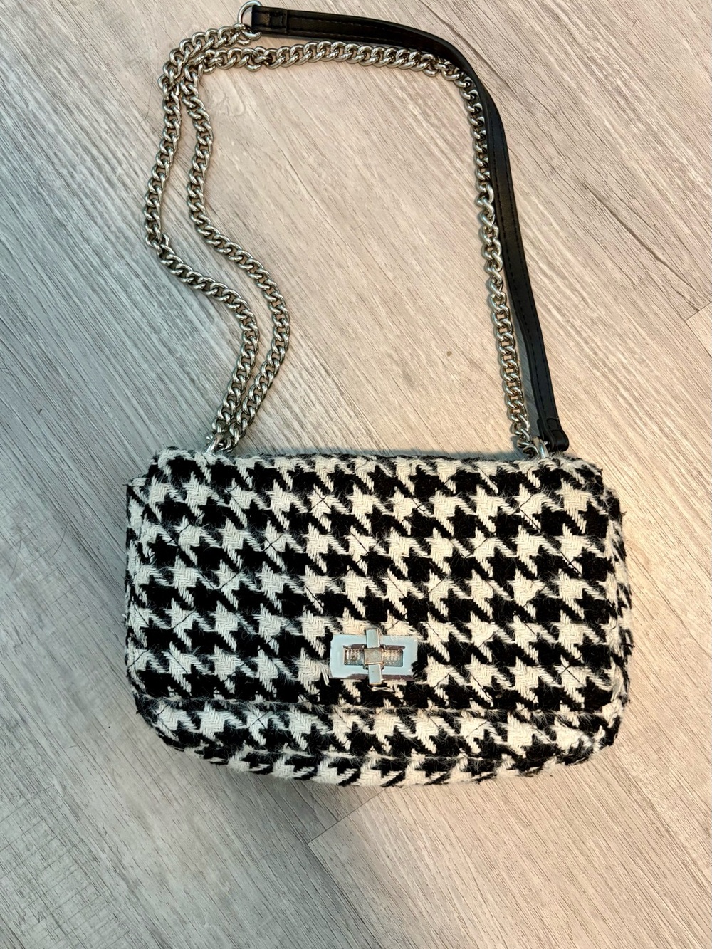 Forever 21 Black & White Houndstooth Adjustable Chain Shoulder Bag